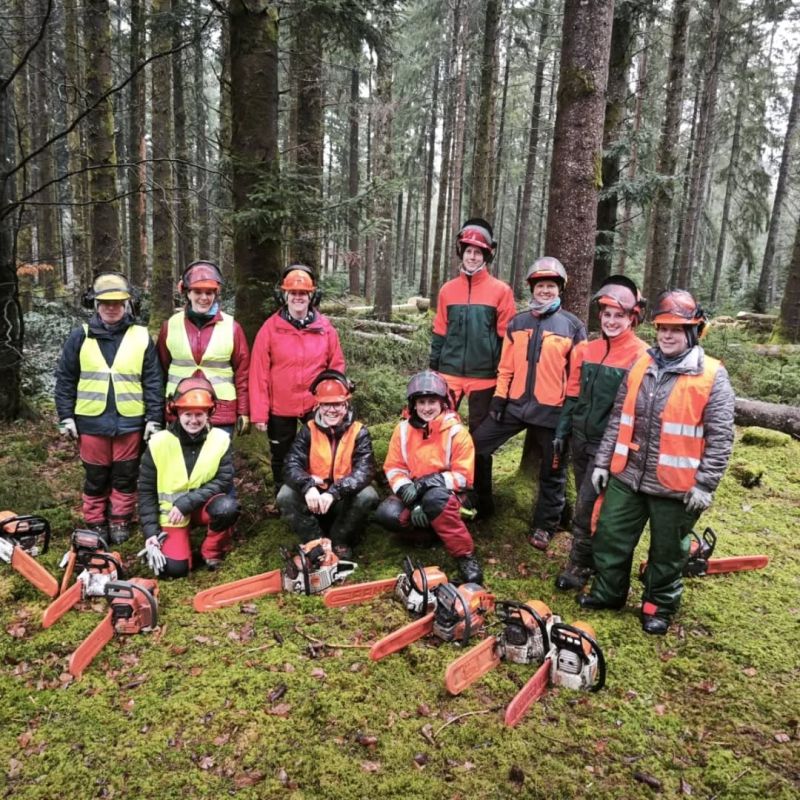#Frauenpower, #ForstunternehmenBuffler, #Motorsägenkurs, #Waldarbeit, #bagaotechnik